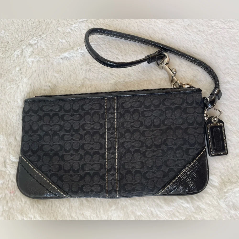 Coach vintage wristlet EUC